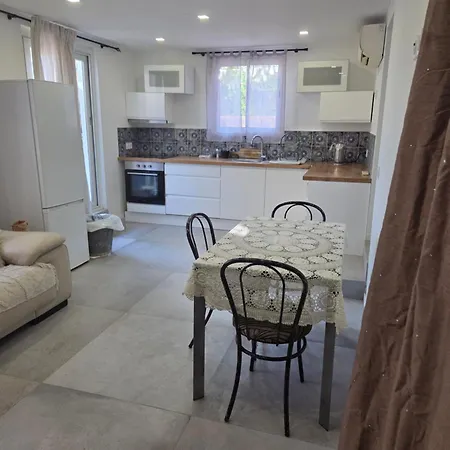 Ferienhaus De Charme Au Calme Dans Propriete Agricole Antibes